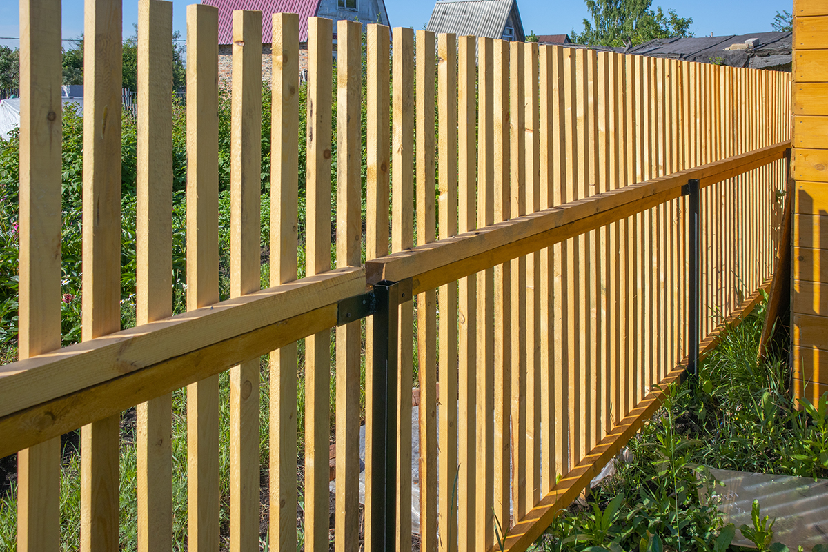 New picket fence installed in Harrow